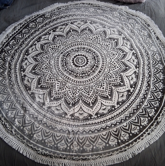 NEW Mandala Print With Fringe - Picture 2 of 8